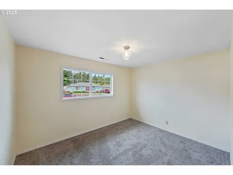 1655 Garfield Street North Bend OR 97459