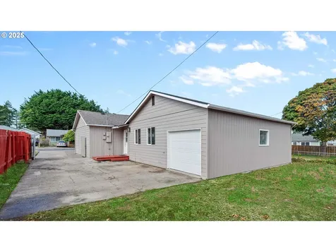 1655 Garfield Street North Bend OR 97459