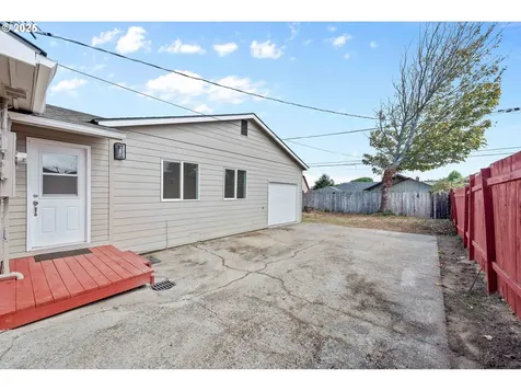 1655 Garfield Street North Bend OR 97459