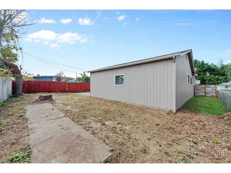 1655 Garfield Street North Bend OR 97459