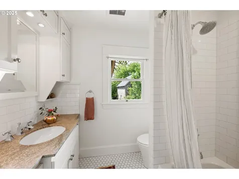 415 SE 28th Avenue Portland OR 97214