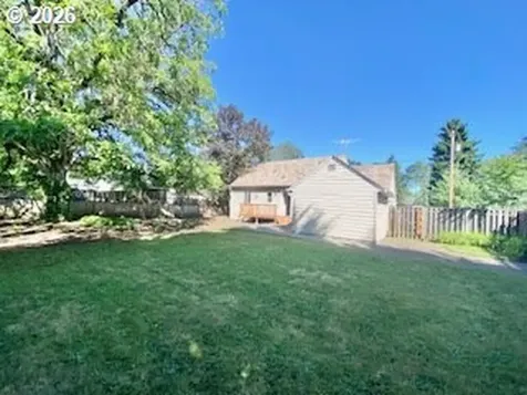 255 W Fairfield Street Gladstone OR 97027