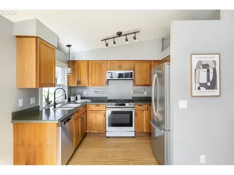5110 NE Emerson Court Portland OR 97218