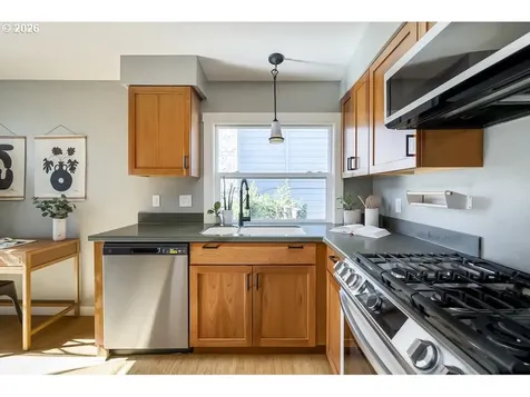 5110 NE Emerson Court Portland OR 97218