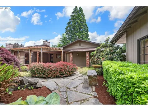 996 Lariat Drive Eugene OR 97401