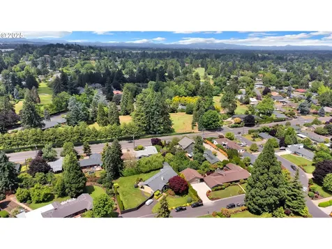 996 Lariat Drive Eugene OR 97401