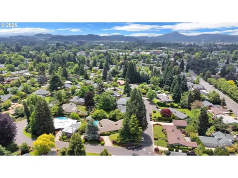 996 Lariat Drive Eugene OR 97401