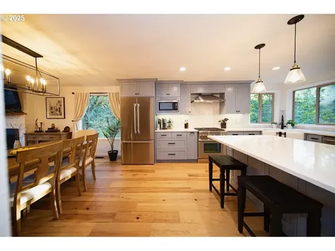 13660 NE Lake Shore Drive Newberg OR 97132