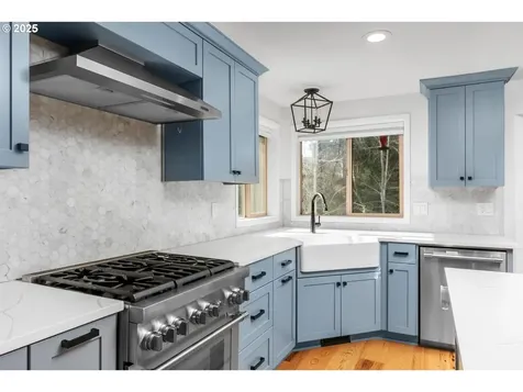 13660 NE Lake Shore Drive Newberg OR 97132