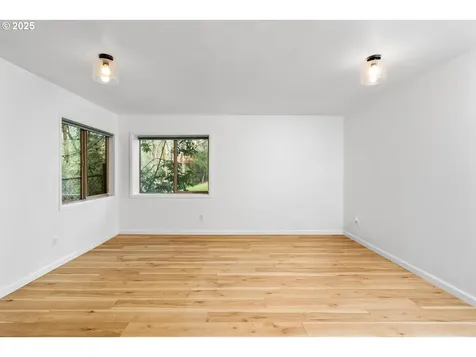 13660 NE Lake Shore Drive Newberg OR 97132