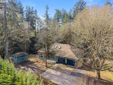13660 NE Lake Shore Drive Newberg OR 97132