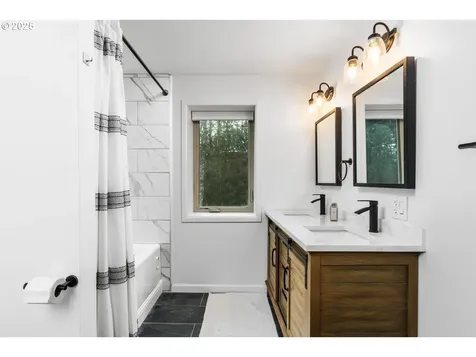 13660 NE Lake Shore Drive Newberg OR 97132