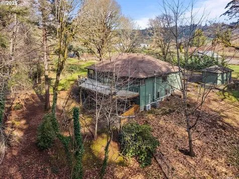 13660 NE Lake Shore Drive Newberg OR 97132