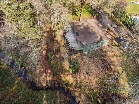 13660 NE Lake Shore Drive Newberg OR 97132