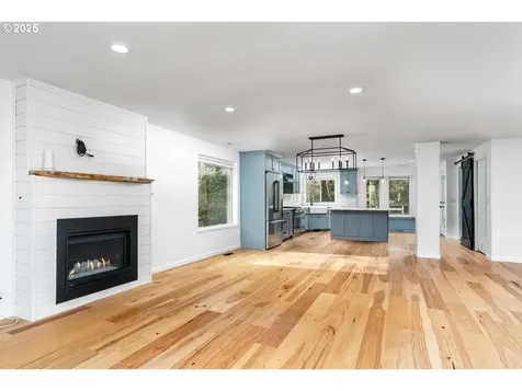 13660 NE Lake Shore Drive Newberg OR 97132