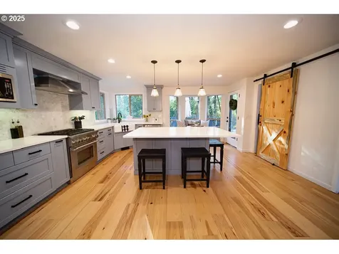 13660 NE Lake Shore Drive Newberg OR 97132