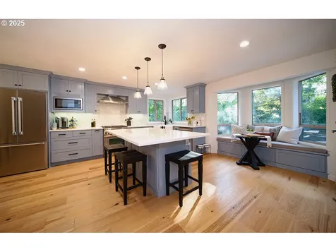 13660 NE Lake Shore Drive Newberg OR 97132