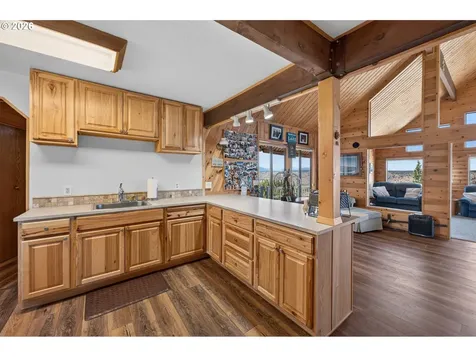 4252 SW Lakeview Drive Culver OR 97734