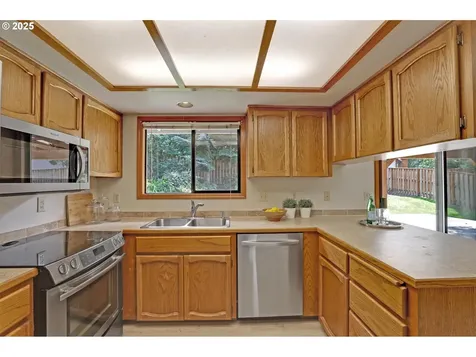 7712 SW Landau Street Portland OR 97223