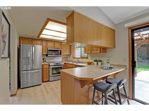 7712 SW Landau Street Portland OR 97223