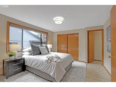 7712 SW Landau Street Portland OR 97223