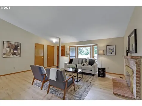 7712 SW Landau Street Portland OR 97223