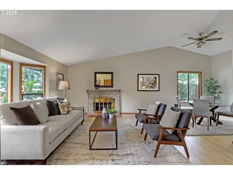 7712 SW Landau Street Portland OR 97223