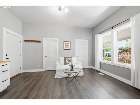 335 N H Street Cottage Grove OR 97424