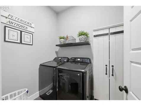 335 N H Street Cottage Grove OR 97424