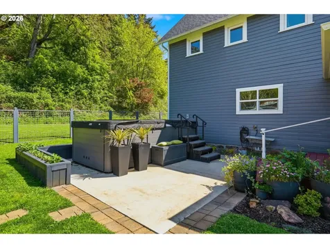 335 N H Street Cottage Grove OR 97424