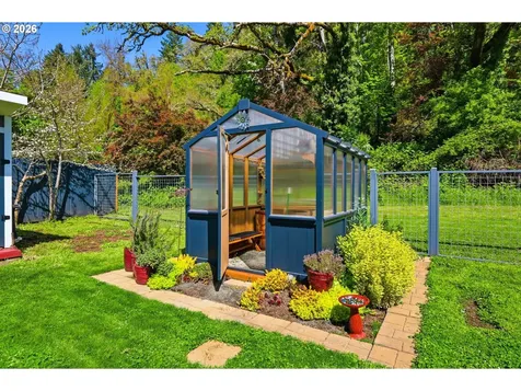 335 N H Street Cottage Grove OR 97424