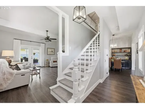 335 N H Street Cottage Grove OR 97424