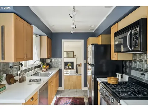 4233 SE Lexington Street Portland OR 97206