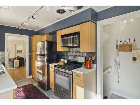 4233 SE Lexington Street Portland OR 97206