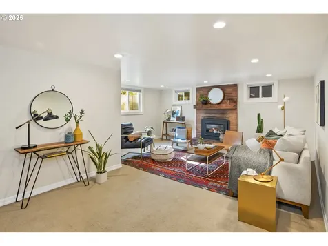 4233 SE Lexington Street Portland OR 97206