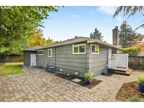 4233 SE Lexington Street Portland OR 97206