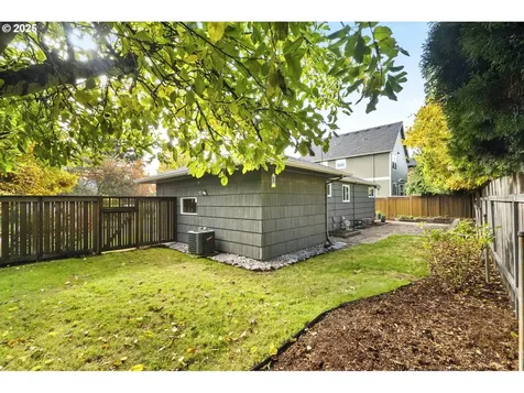 4233 SE Lexington Street Portland OR 97206