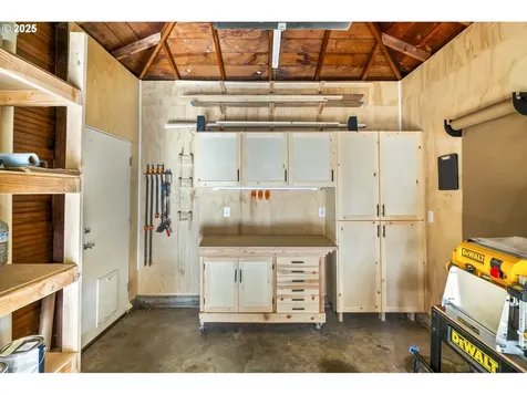 4233 SE Lexington Street Portland OR 97206