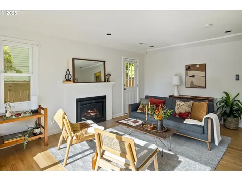 4233 SE Lexington Street Portland OR 97206