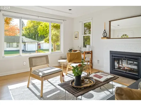 4233 SE Lexington Street Portland OR 97206