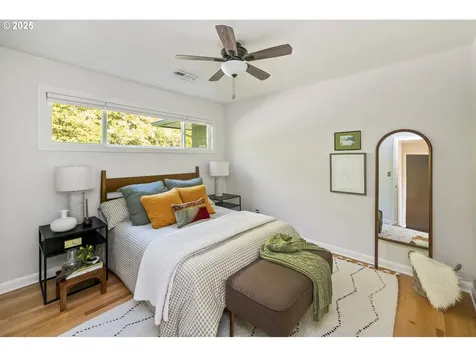 4233 SE Lexington Street Portland OR 97206