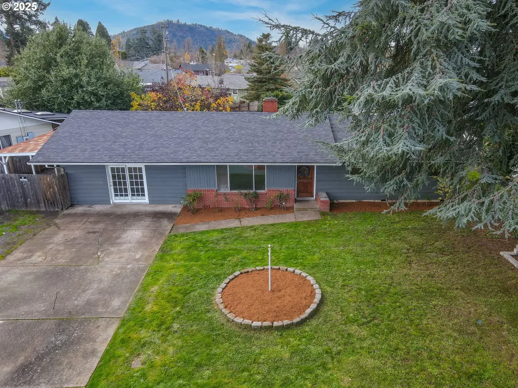 922 S 38th Street Springfield OR 97478