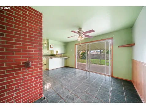 922 S 38th Street Springfield OR 97478