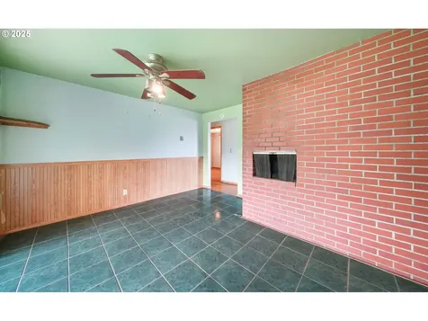 922 S 38th Street Springfield OR 97478