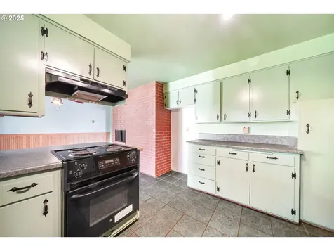 922 S 38th Street Springfield OR 97478