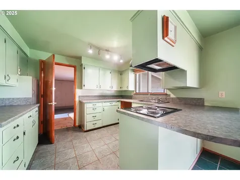922 S 38th Street Springfield OR 97478
