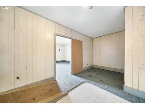 922 S 38th Street Springfield OR 97478