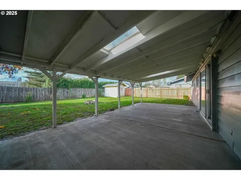 922 S 38th Street Springfield OR 97478