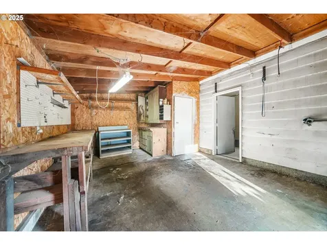 922 S 38th Street Springfield OR 97478