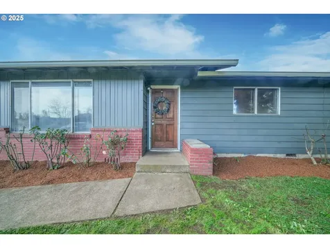 922 S 38th Street Springfield OR 97478